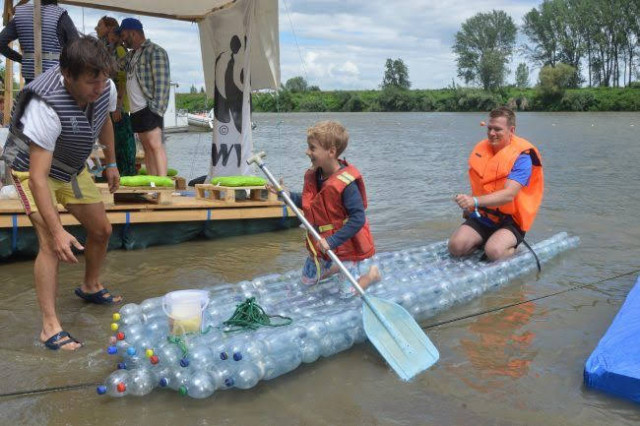 Plastic bottle boat race