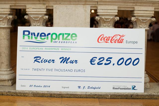Image text: pnze 2014 EUROPEAN RIVERPRIZE WINNER Réczee Zwe TWENTY FIVE THOUSAND EUROS Date: 20/4 Signed: , Europe €25, 000 RiverFoundation